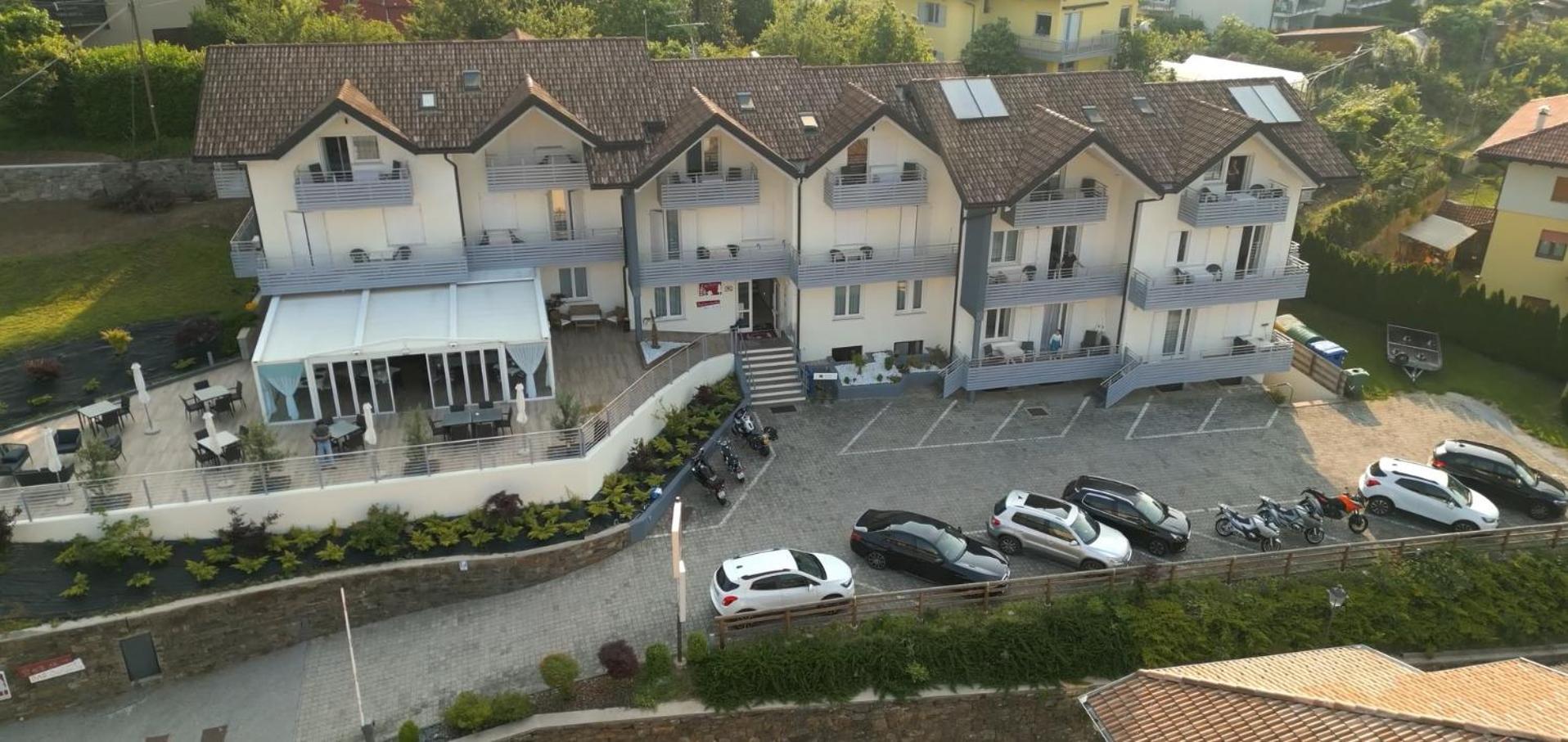 Hotel Da Remo Tenna Екстер'єр фото