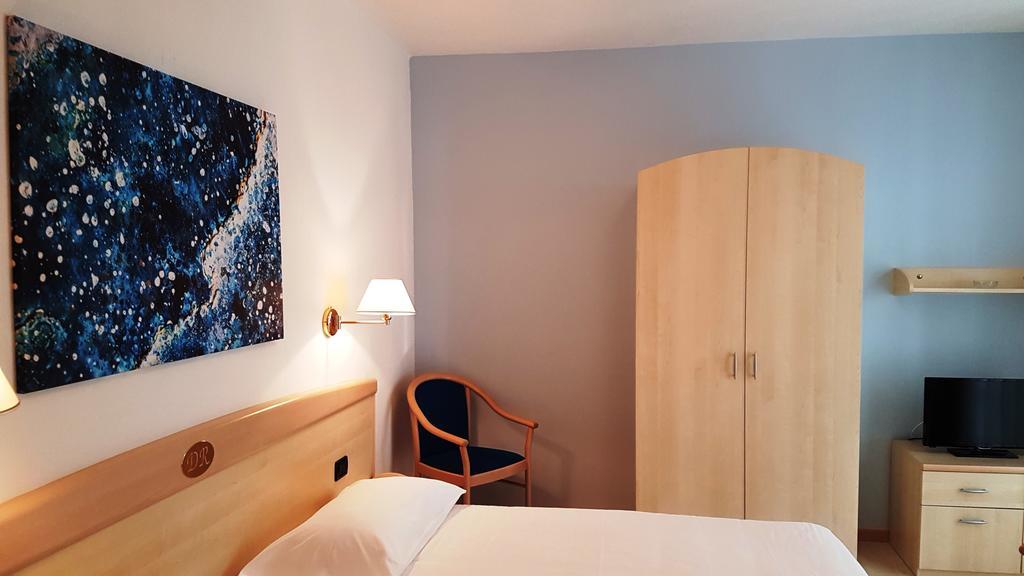 Hotel Da Remo Tenna Екстер'єр фото