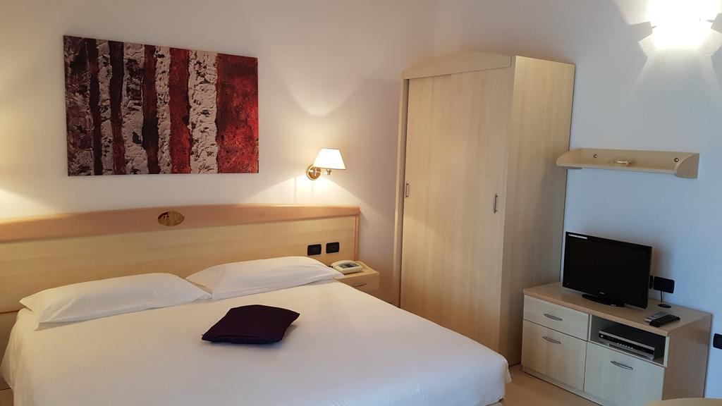 Hotel Da Remo Tenna Екстер'єр фото